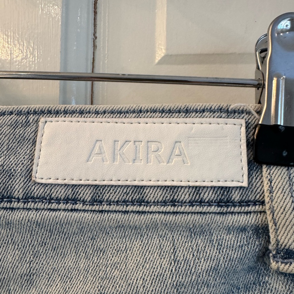 Akira rare cest la vie jeans. Light wash fringed hem
Like new - Picture 8 of 13